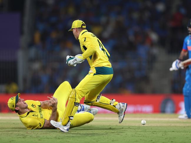 Mitch Marsh (L) reacts after dropping a catch from Virat Kohli. Picture: Getty Images