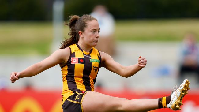 Jasmine Fleming (pictured) says the inclusion of Emily Bates in the Hawks’ midfield has allowed her to have more impact on the outside and use her improved kicking. Picture: Dylan Burns / Getty Images