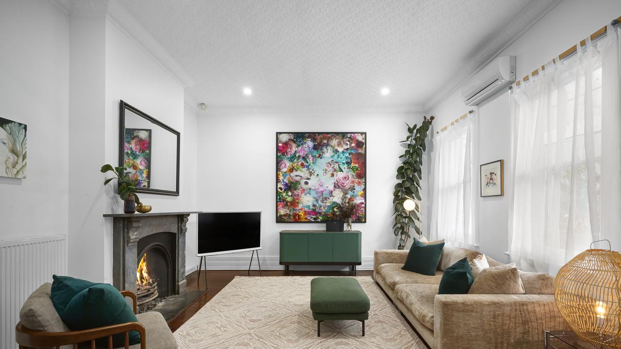 The house features open fireplaces.