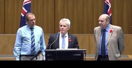 AUSTRALIA:    Australian Senator Appears With American Climate Sceptic in Bizarre Media Conference