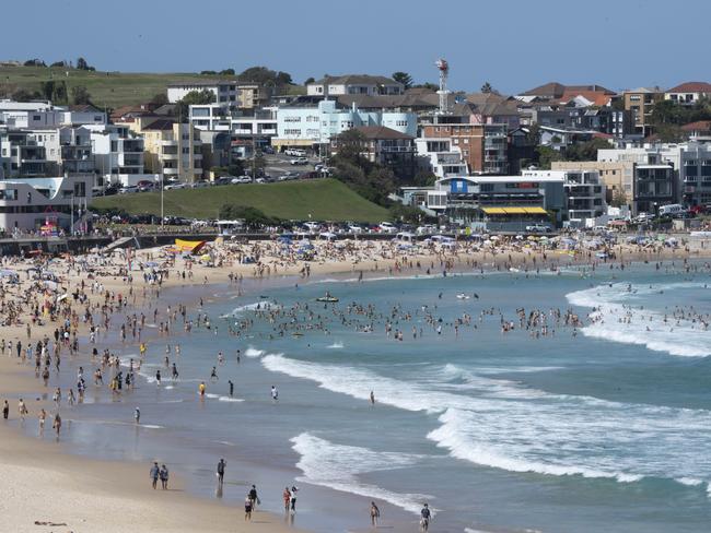 SYDNEY, AUSTRALIA, NewsWire, Sunday, 5 March 2023.Crowds pictured at Bondi Beach.NewsWire/ Monique Harmer