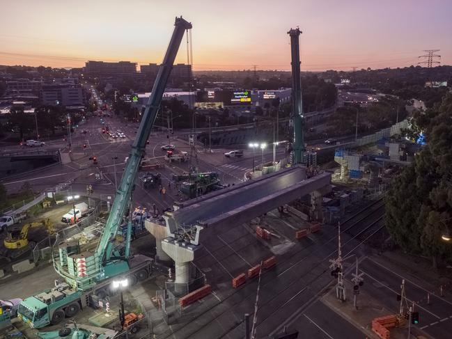 Over the weekend, we installed 12 of 40 L-beams for the new rail bridge over Toorak Road