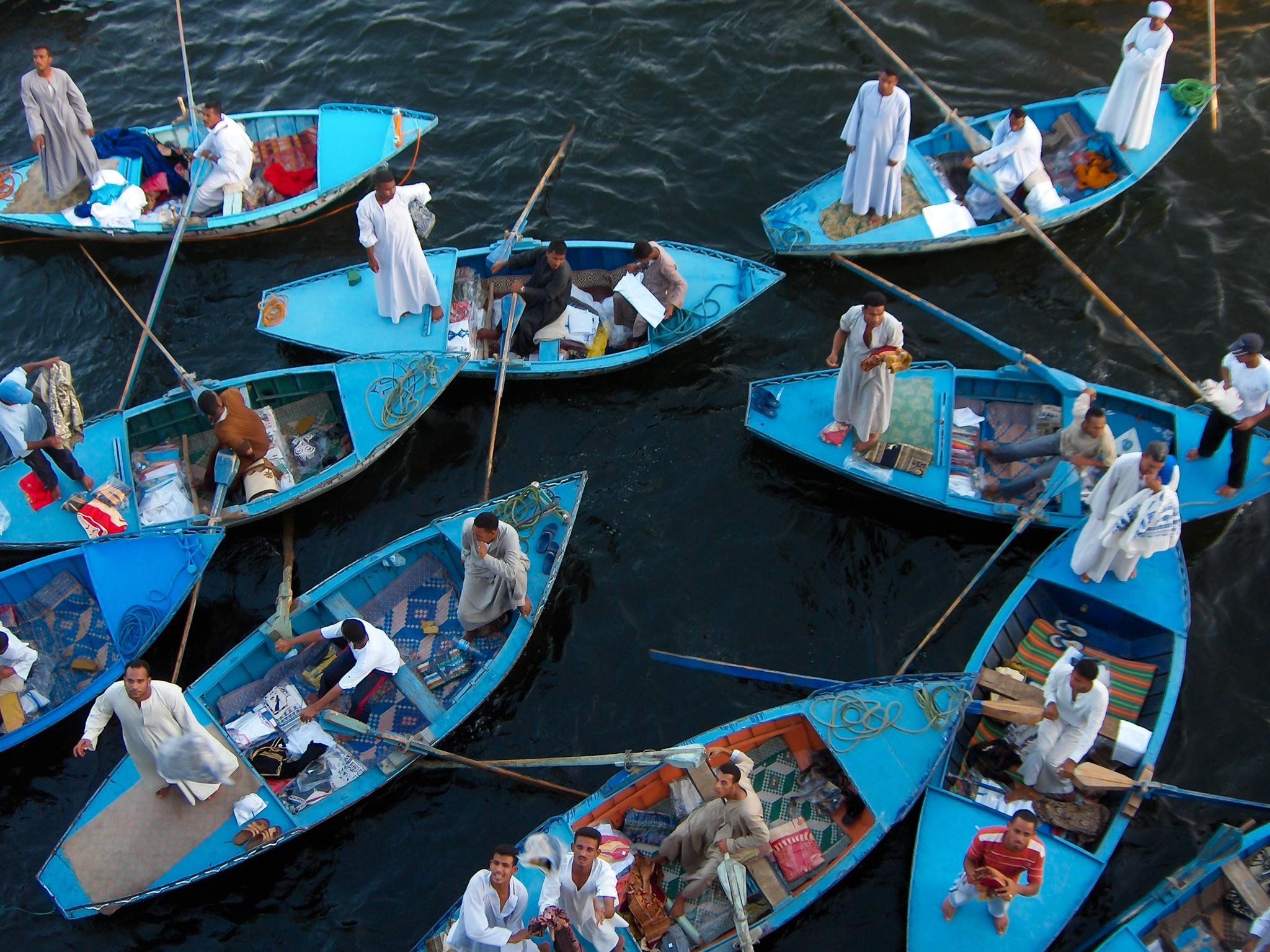 Nile River Boat Sellers  The Epitome Of A Hustle! 