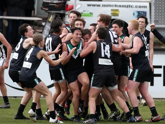 EFL (Division 4 under-19s) grand final:  Donvale v Surrey Park at Walker Park, Mitcham, 10th September.   Donvale celebrates on the final siren.