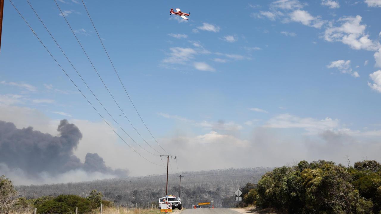 Bushfire burning out of control at Port Lincoln. Picture: Robert Lang