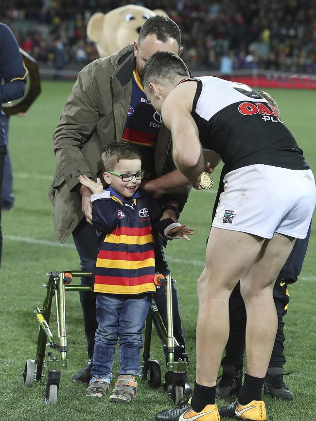 Robbie Gray collects his fourth Showdown Medal. Picture Sarah Reed