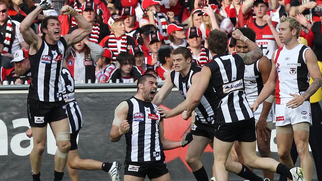 2010 Grand Final. DRAW. DRAWN GAME. Collingwood v St Kilda. MCG. Travis Cloke and Chris Dawes celebrates the goal that put the pies 5 points in front late in the game