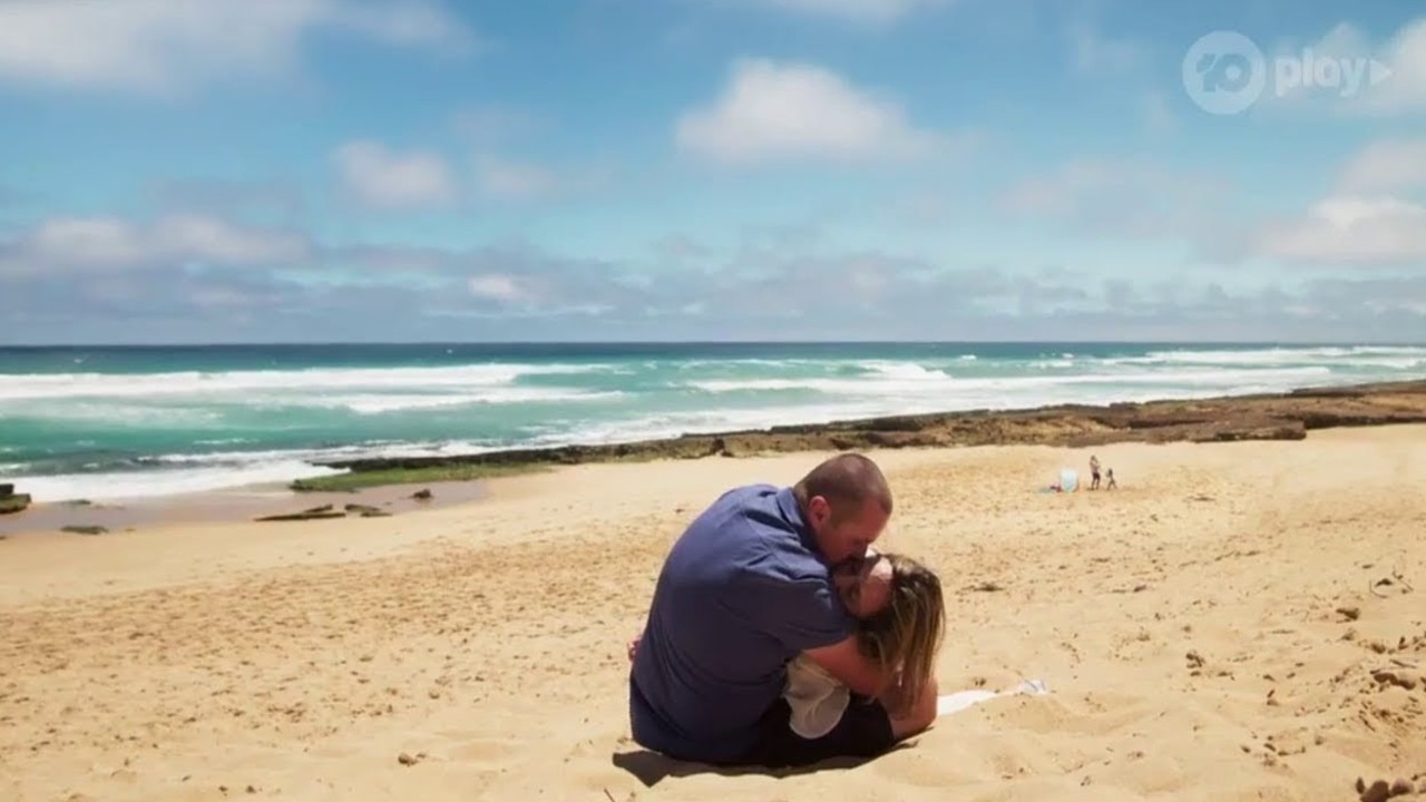 Sonya died in Toadie's arms on a beach.