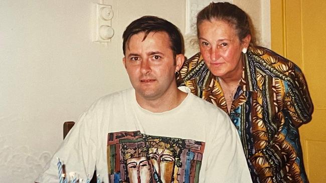 Prime Minister Anthony Albanese with his mother, Maryanne Ellery.