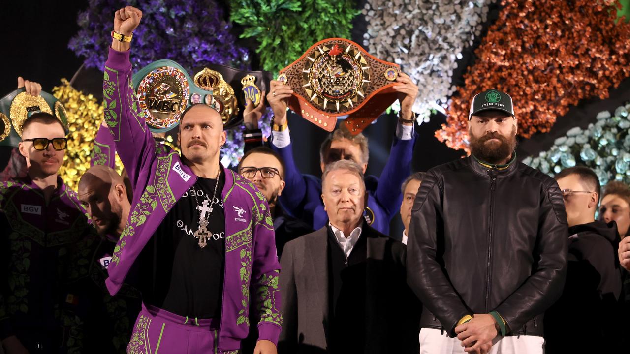 Oleksandr Usyk (left) and Tyson Fury pose after their weigh-in on Saturday. (Photo by Richard Pelham/Getty Images)