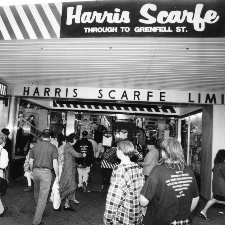 Harris Scarfe: Discount chain falls into voluntary administration