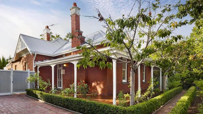 The former Williamstown police station that was the location for the long-running TV police drama Blue Heelers failed to sell when offered at a weekend auction in ­Melbourne.