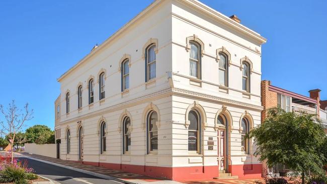 The 1887 Union Bank of Australia building on Main St, Stawell.