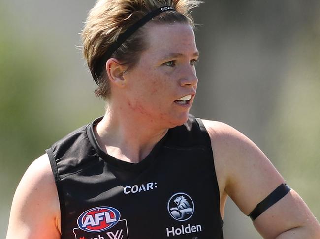 MELBOURNE, AUSTRALIA - MARCH 12:  Jess Cameron of the Magpies marks the ball during the round six AFL Women's match between the Collingwood Magpies and the Greater Western Sydney Giants at Olympic Park on March 12, 2017 in Melbourne, Australia.  (Photo by Scott Barbour/Getty Images)