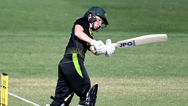 Nicola Carey was given not out in a wrong decision before being part of a crucial partnership.