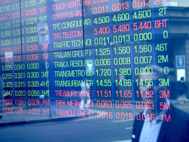 SYDNEY, AUSTRALIA - NewsWire Photos June 7, 2023: Sydney-siders walk past the  ASX building in Sydney.Picture: NCA NewsWire / Jeremy Piper