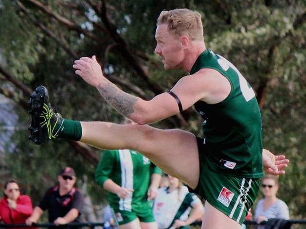 Taylor Leggate in action for Wantirna South. Picture Adrian Waller