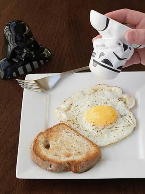 Star Wars salt’n’pepper shakers.