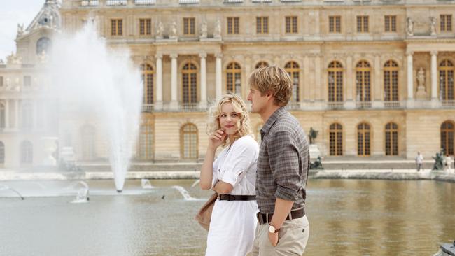 Gil (Owen Wilson, right) and Inez (Rachel McAdams) in a scene from film 'Midnight In Paris'. A Hopscotch films release. In cinemas October 20, 2011. For more info ph 02 8303 3800.