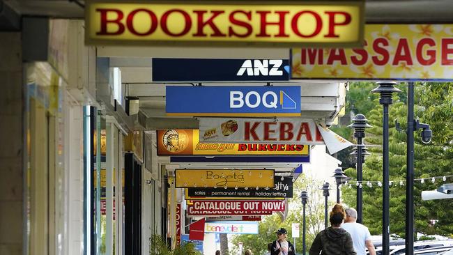 The main street of Coolangatta on the Queensland-New South Wales border. (AAP Image/Dave Hunt)