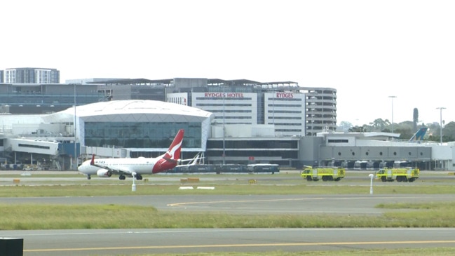 Qantas flight lands safely at Sydney Airport after midair mayday call