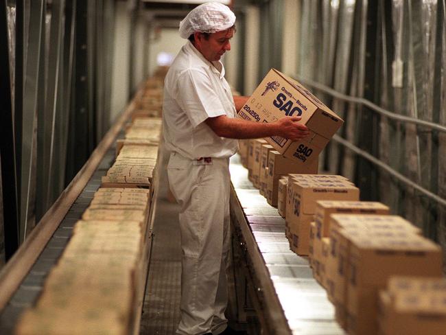 Worker at Arnott's Burwood factory as full production in Sydney & Brisbane resumed, result of extortionist deadline passing without any further communication. New South Wales (NSW) / New South Wales (NSW) / Industry / Factories / Food / Interior