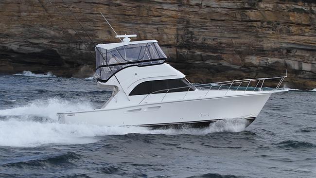 The Caribbean C40-Flybride Cruiser on the water.
