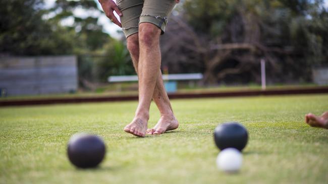 Barefoot bowls on the Goldy.