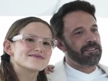 Violet Affleck with father Ben and J Lo.