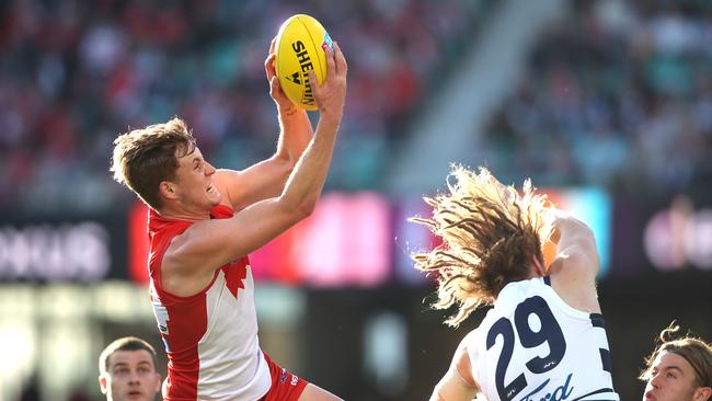 Sydney's Jordan Dawson marks over Geelong's Cameron Guthrie. Picture: Phil Hillyard