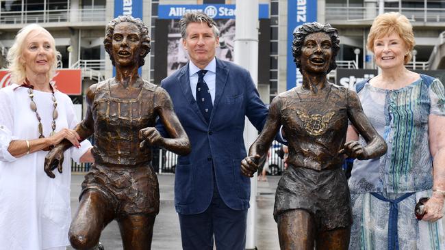 Lord Sebastian Coe unveils sculptures of Australia's Olympic greats Betty Cuthbert and Marlene Mathews, assisted by Betty's twin sister Marie and Mathews.