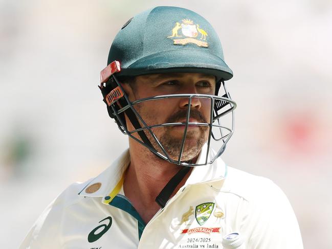 PERTH, AUSTRALIA - NOVEMBER 25: Travis Head of Australia walks off the field after being dismissed by Jasprit Bumrah of India for 89 runs during day four of the First Test match in the series between Australia and India at Perth Stadium on November 25, 2024 in Perth, Australia. (Photo by Robert Cianflone/Getty Images)