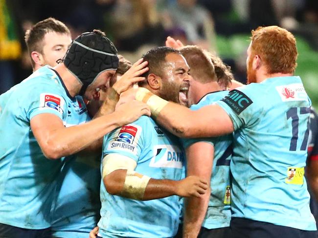 MELBOURNE, AUSTRALIA - MAY 31: Chris Talakai of the Waratahs, Bernard Foley of the Waratahs and their teammates celebrates after the full time siren and winning the round 16 Super Rugby match between the Rebels and the Waratahs at AAMI Park on May 31, 2019 in Melbourne, Australia. (Photo by Scott Barbour/Getty Images)