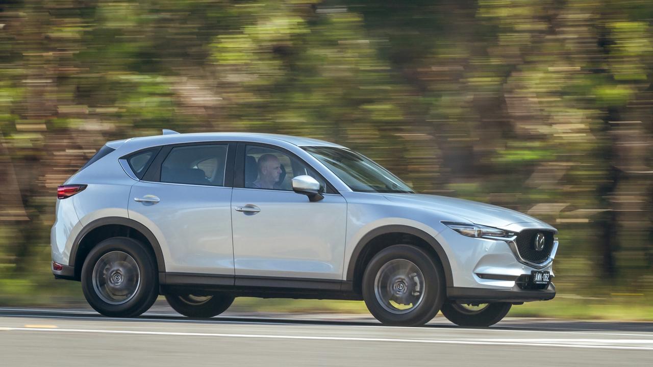 Photo of the comparison test between the 2019 Toyota RAV4, Honda CR-V and Mazda CX-5