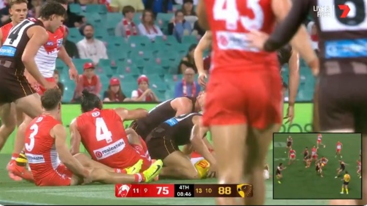 The moment he reached for his hammy. Credit: Channel 7