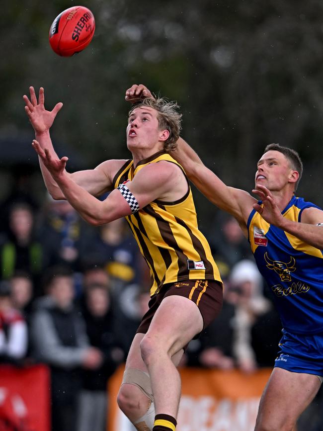 Rowville’s Kurtis Flakemore attempts to mark in front of Noble Park’s Jake Gains. Picture: Andy Brownbill