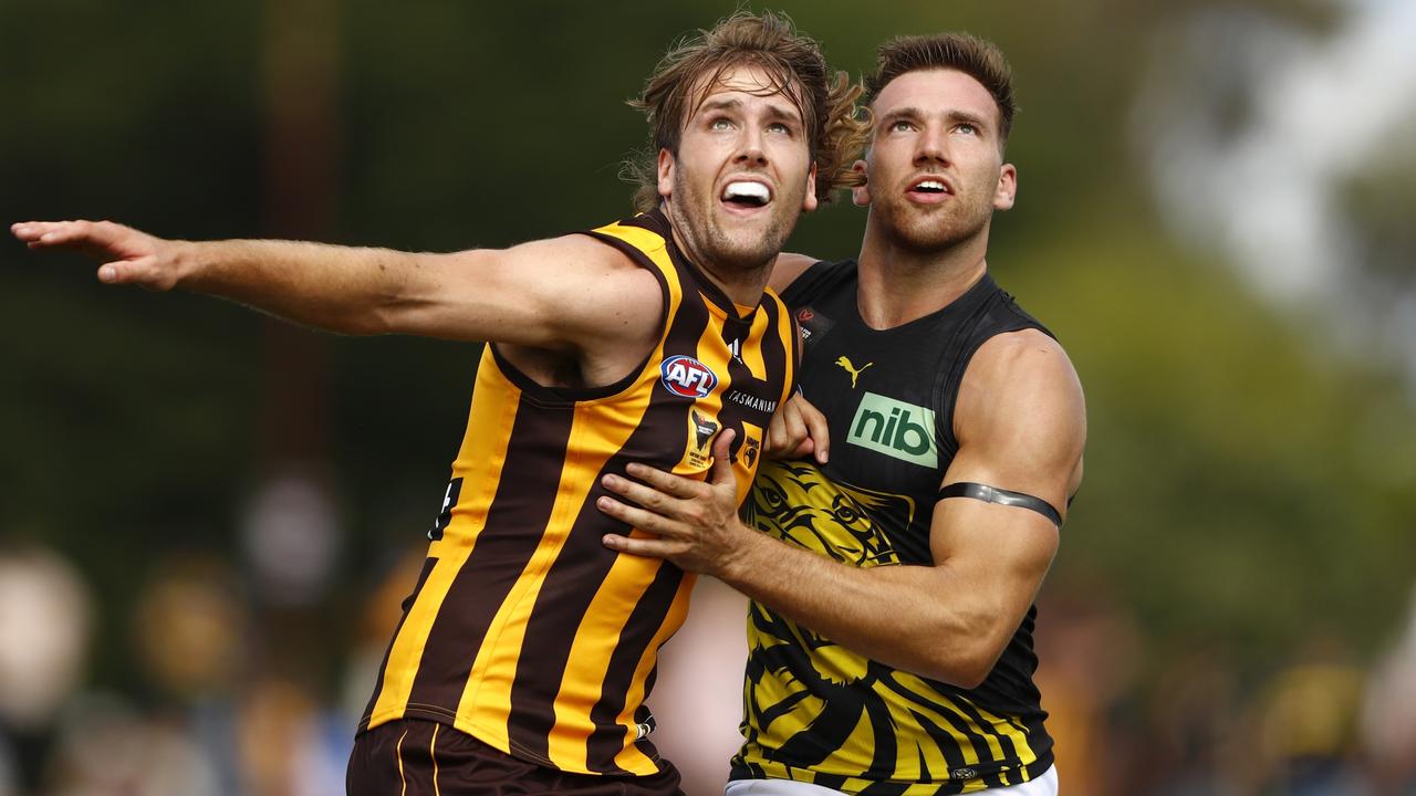 Hawk Max Lynch and Tiger Noah Balta compete in the ruck on Saturday. Picture: Dylan Burns/AFL Photos