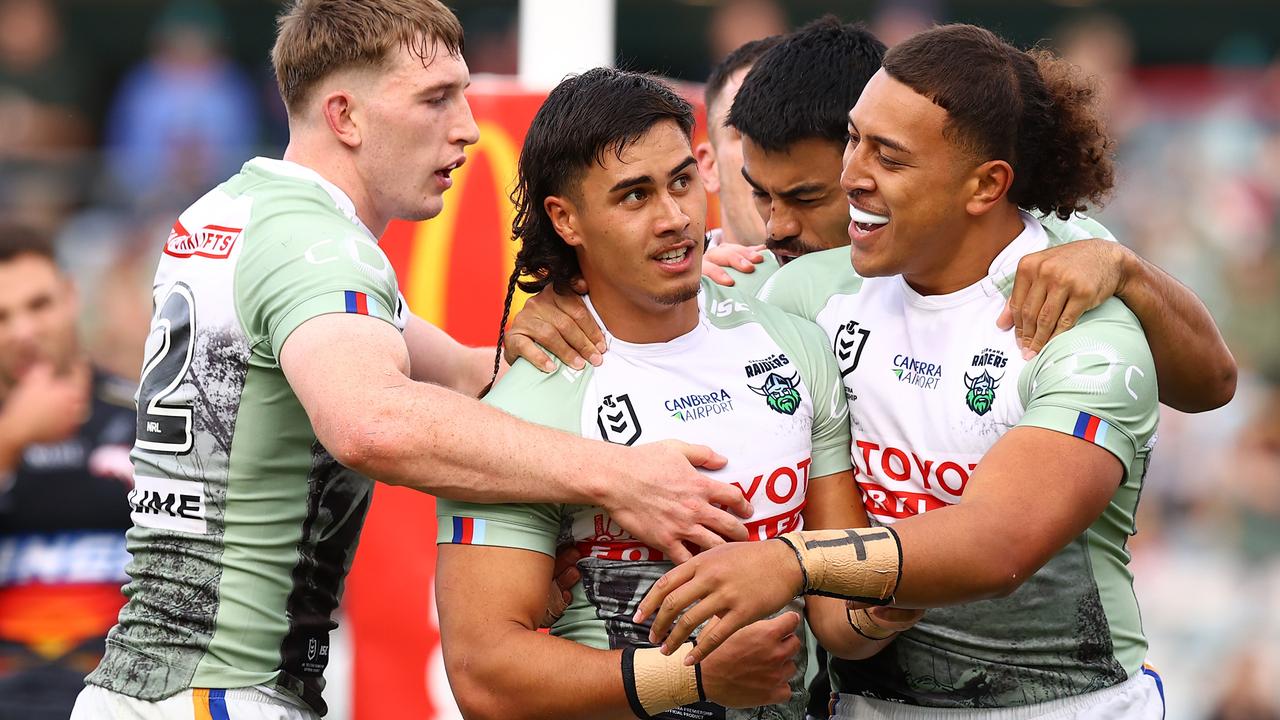 Weekes red-hot in Raiders-Titans tussle