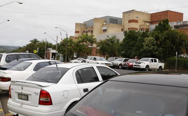 Motorists park their cars outside of the Lismore Base Hospital, Lismore. Photo Jerad Williams / The Northern Star. Picture: Jerad Williams