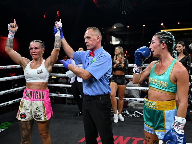 O’Connell (L) and Parr (R) react to the result. Pictures: No Limit Boxing/Gregg Porteous