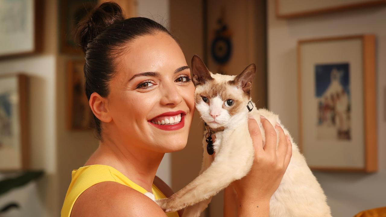 Olympia Valance reunited with beloved cat after calling in pet psychic ...