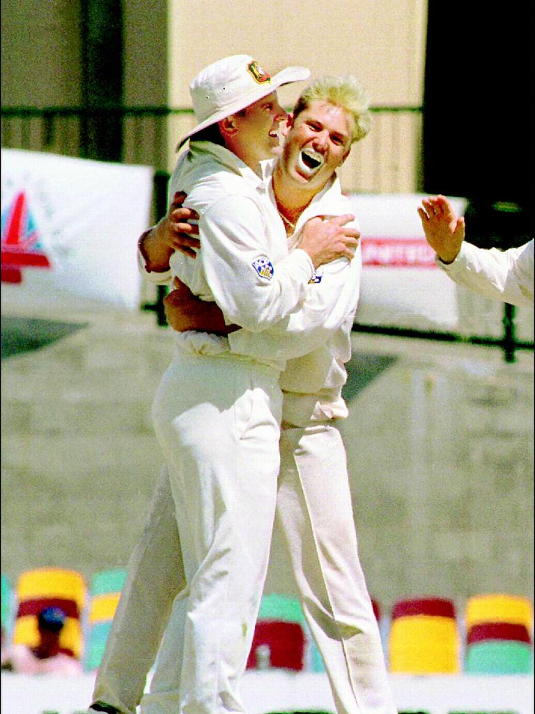 Captain Mark Taylor and Shane Warne after win in 1st test at Gabba in Brisbane. Australia v England. 29 November 1994. Sport / Cricket / Head / With Others