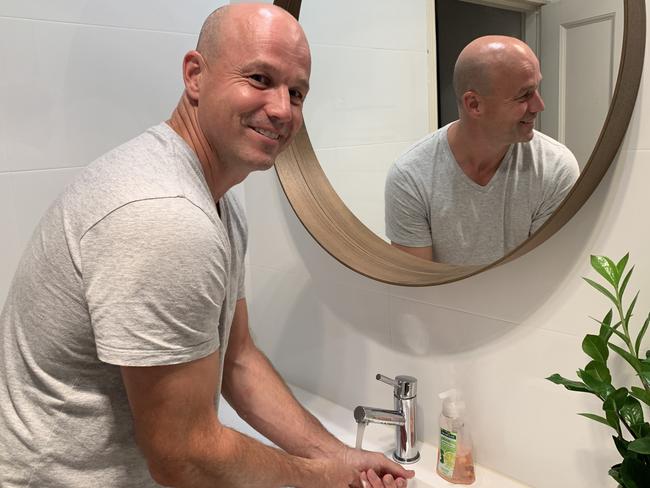 Adelaide Football Club coach Matt Nicks demonstrates thorough hand washing technique, one of several measures we should all be following to prevent the spread of COVID-19. Picture: SAHMRI