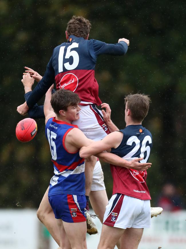 Sandhurst’s Lachlan Wright splits the pack.