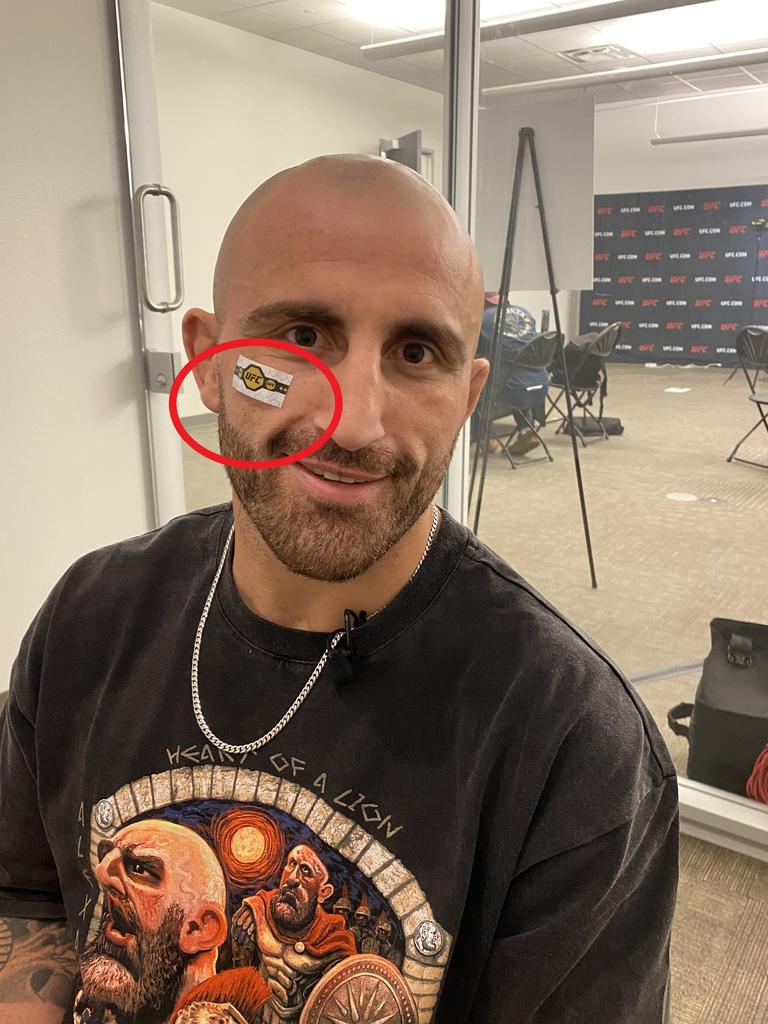 Volkanovski with a plaster under his eye. Photo: FoxSports.