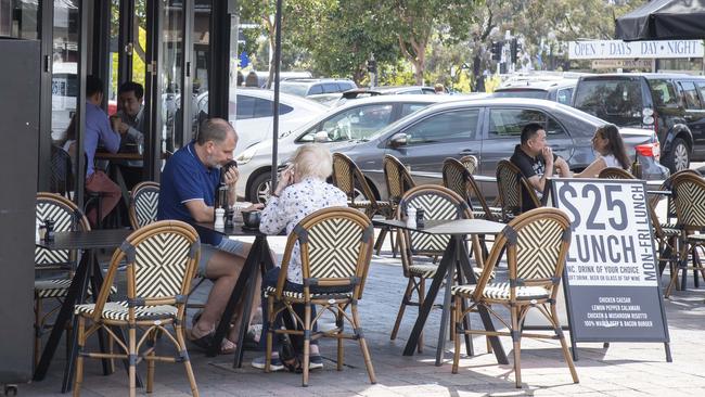 Outdoor dining on footpaths and parking spaces will be given to Monash outdoor dining venues. Picture: Andy Brownbill
