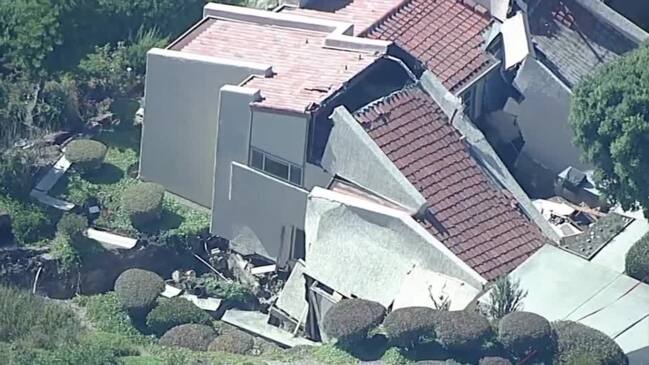 Landslide In Southern California Destroys Luxury Homes | Daily Telegraph