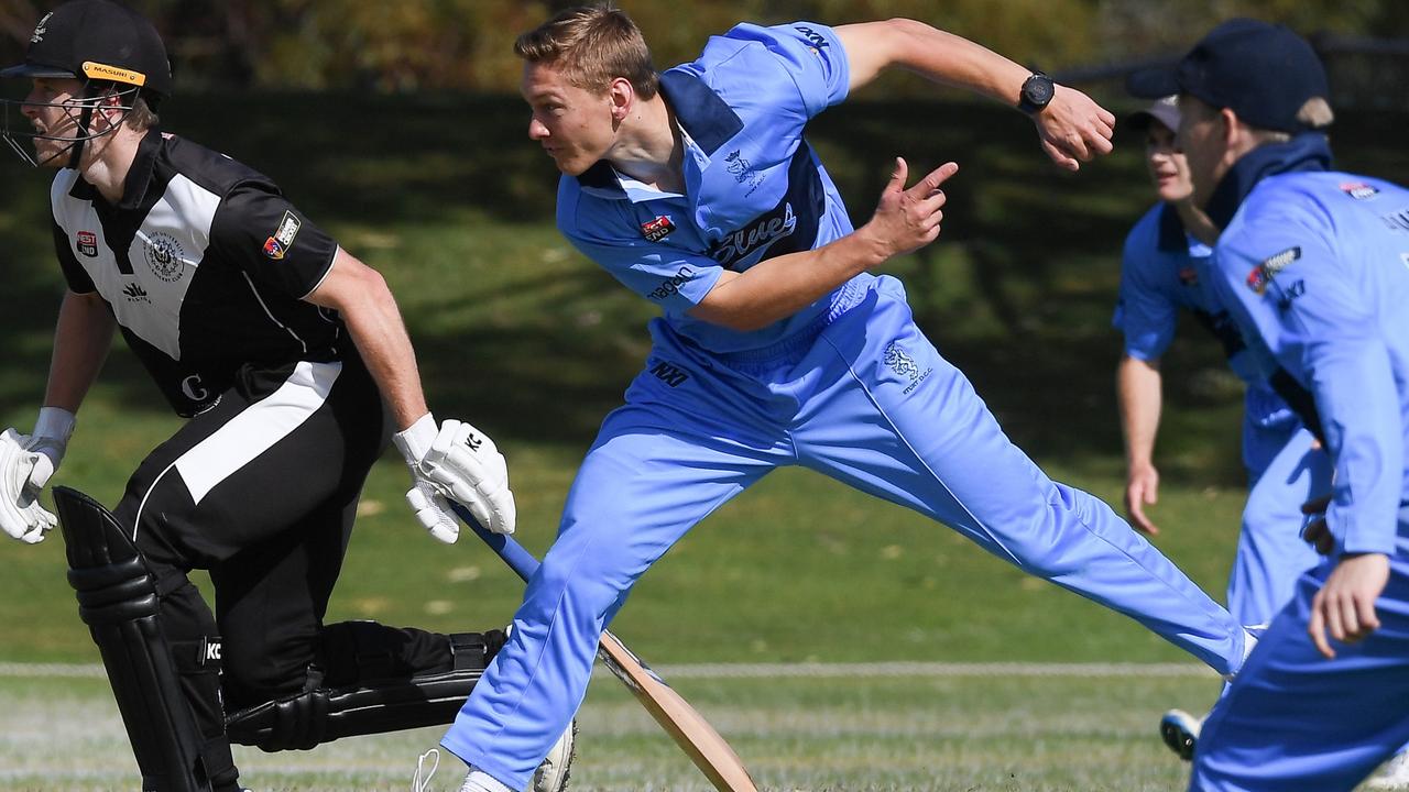 Sturt’s Carl Arnold bowling against Adelaide University. Picture: SACA