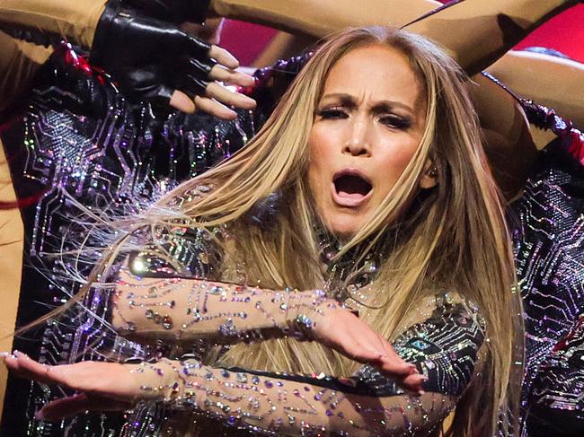 LAS VEGAS, NEVADA - MAY 26: (EDITORIAL USE ONLY) Jennifer Lopez (C) performs onstage during the 2025 American Music Awards at BleauLive Theater at Fontainebleau Las Vegas on May 26, 2025 in Las Vegas, Nevada. (Photo by Ethan Miller/Getty Images)