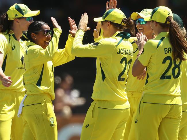 SYDNEY, AUSTRALIA - JANUARY 24: Alana King of Australia (2L) celebrates with teammates after taking the wicket of Nida Dar of Pakistan during game one of the T20 International series between Australia and Pakistan at North Sydney Oval on January 24, 2023 in Sydney, Australia. (Photo by Matt King/Getty Images)